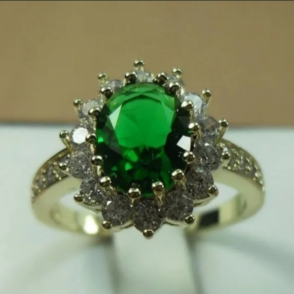 New 1.5 ct Emerald Diamond 14k Yellow Gold Plated Ring - Picture 5 of 6